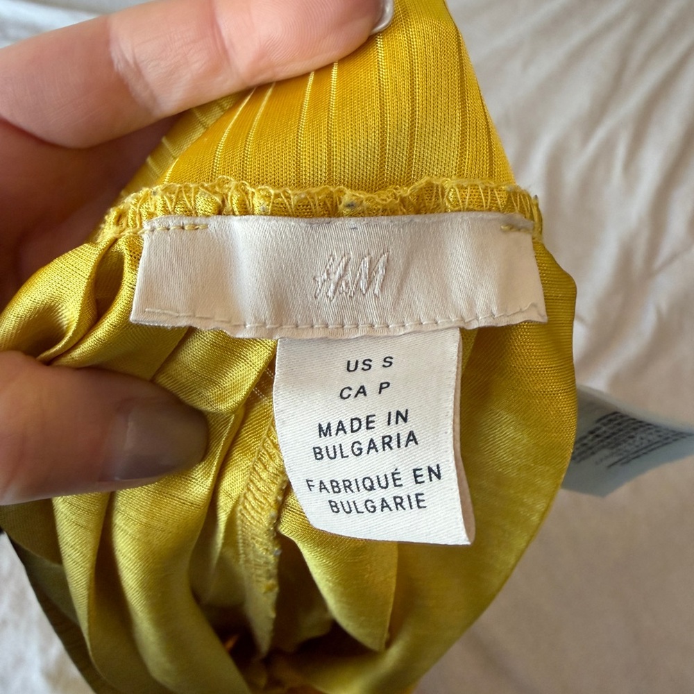 H&M Radiant Yellow Pleated Skirt - Picture 4 of 5